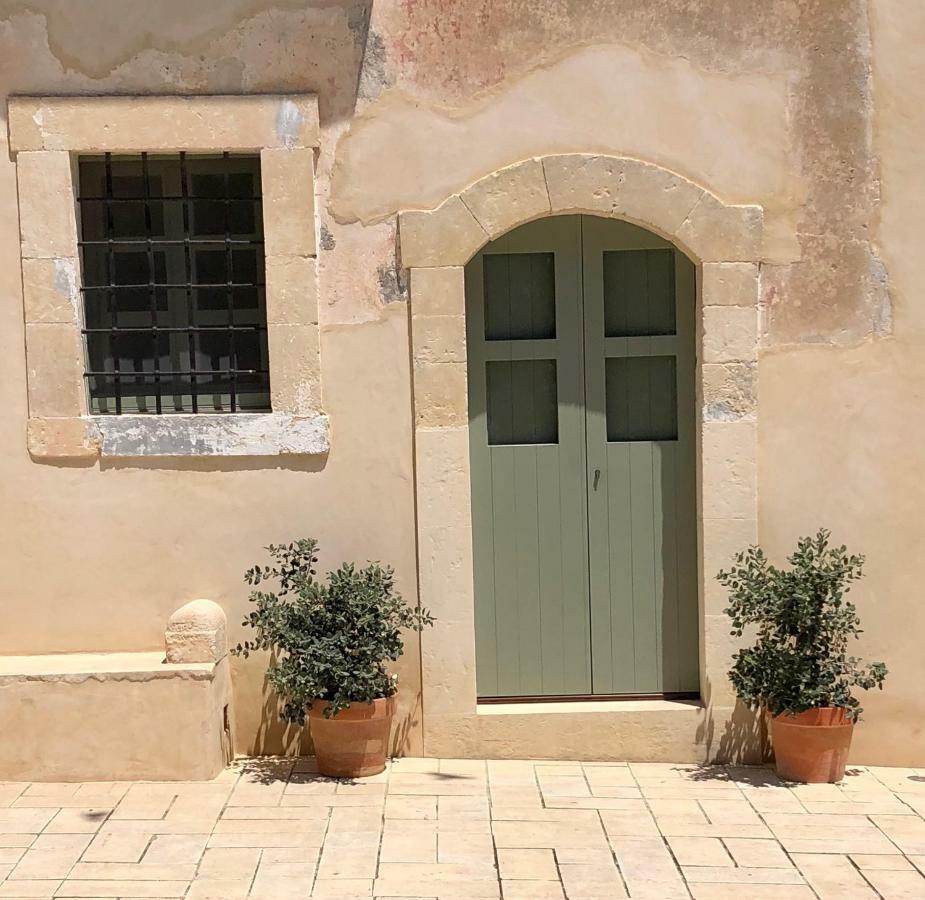 Battimandorlo Hotel Noto Buitenkant foto